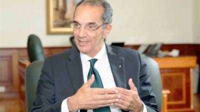 وزير الاتصالات يستعرض أهمية شبكة الطوارئ الموحدة أمام الرئيس السيسي