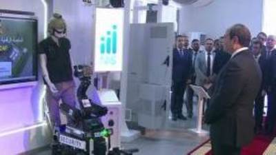 الرئيس السيسي يتفقد مركز التحكم المركزى للشبكة الوطنية للطوارئ والسلامة العامة