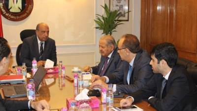 وزير قطاع الأعمال العام يبحث مع وفد رابطة رجال الأعمال القطريين تعزيز التعاون وفرص الاستثمار