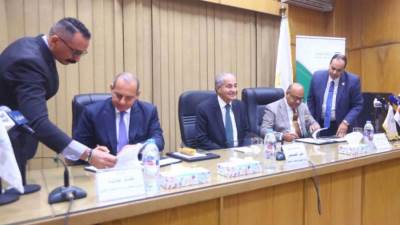 بالصور.. توقيع بروتوكول تعاون بين وزارة التموين والبنك الأهلي المصري