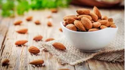 دراسة تكشف أهمية تناول اللوز وتحسين وظيفة الامعاء
