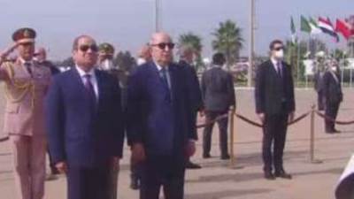  لحظة وصول الرئيس السيسي إلى الجزائر لحضور القمة العربية (صورة)