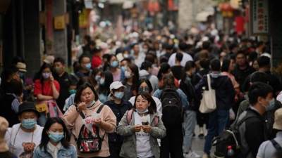 الصين تفرض الاغلاق على المنطقة المحيطة بأكبر مصنع لأجهزة آيفون في العالم