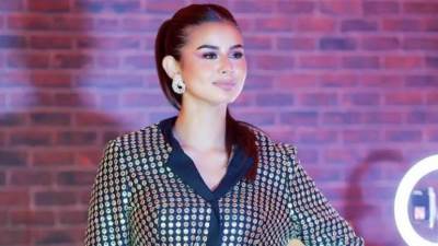 منه عرفة تعلق علي صورة لها "من غيري الدنيا دواره".. وحرية فرغلي ترد "متغنيش تاني"