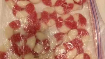 جمارك مطار القاهره الدولى من ضبط محاولتي تهريب كمية من المواد المخدرة