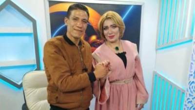 تداول صورة صاحب واقعة "الكشرى" مع مذيعة تُثير الجدل على السوشيال ميديا