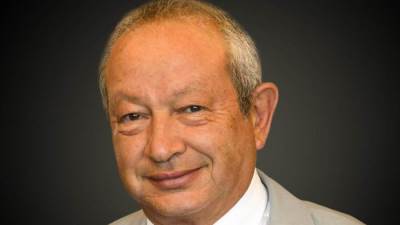 بعد قرار ايلون ماسك.. ساويرس يطالب بدفع رسوم تويتر مرة واحدة سنويا