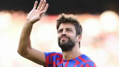 الأسباني بيكيه يعلن اعتزاله لكرة القدم 