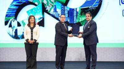 رئيس الوزراء يكرّم "إي فاينانس" ضمن المبادرة الوطنية للمشروعات الخضراء الذكية