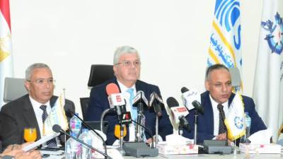 وزير التعليم يُسلم عقود لدعم 67 مشروعًا بحثيًا بقيمة 106 مليون جنيه
