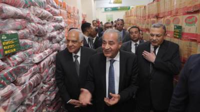وزير التموين ومحافظ الجيزة يتفقدان عدداً من المراكز التموينية وسلاسل الجملة والمخابز