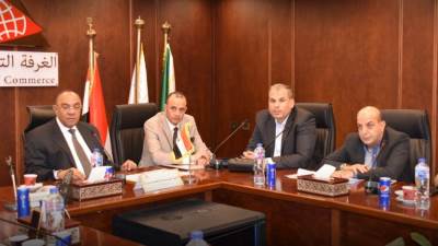 رئيس تجارية الجيزة يلتقى بكبار مربى ومنتجى الدواجن والبيض لتثبيت الأسعار