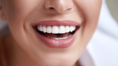 وسائل تبييض الأسنان.. تحت المجهر 