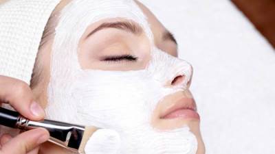 كيفية العناية بالبشرة أثناء فترة انقطاع الطمث؟ 