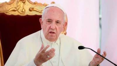 البابا فرنسيس يختتم جولته في البحرين بزيارة أقدم كنيسة في الخليج 