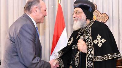 السفير نقلي يشهد توقيع كتاب "البابا تواضروس.. سنوات من المحبة لله والوطن"