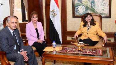 وزير الهجرة تلتقي الدكتور" حمدي عوض" الأستاذ بقسم التخدير في مركز ويكسنر بالولايات المتحدة