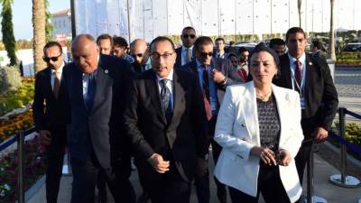 مدبولي يفتتح المنطقة الخضراء ويتفقد أجنحة الوزارات وعدداً من شركات القطاع الخاص