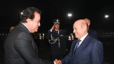 رئيس مجلس القيادة اليمنى يصل شرم الشيخ للمشاركة فى "COP 27"