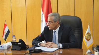 شحاتة يلتقي العاملين بصندوق إعانات الطوارئ.. ويوجه بتحسين أوضاعهم