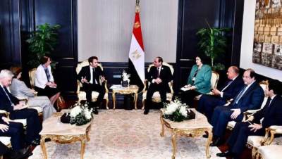 قمة المناخ.. السيسي يبحث مع نظيره الفرنسي تطورات الأوضاع في ليبيا والأزمة الروسية الأوكرانية