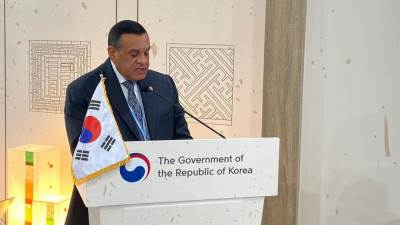 وزير التنمية يشارك في ندوة حول التقنيات والسياسات البيئية بجناح كوريا الجنوبية