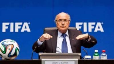 بلاتر: منح قطر شرف استضافة كأس العالم غلطة