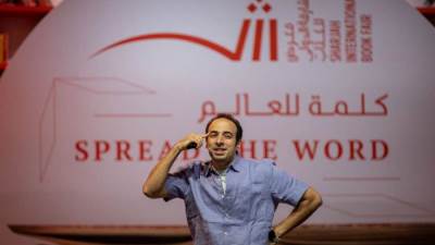 "الدحيح" يقدم حلقة حية من برنامجه أمام جمهور «الشارقة الدولي للكتاب 2022»