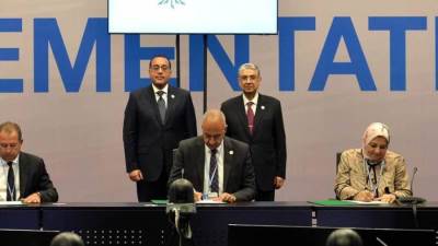 قمة المناخ.. مدبولي يشهد مراسم توقيع مذكرة تفاهم لتنفيذ مشروع إنتاج طاقة كهربائية من الرياح