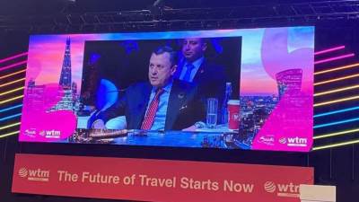 وزير السياحة يستعرض مستجدات الوضع السياحي في مصر 