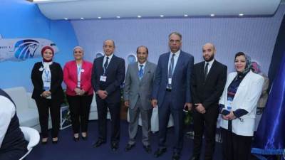 قمة المناخ.. وزير الطيران يتفقد جناح مصر للطيران بالمنطقة الزرقاء 