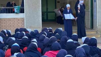 بلاغ ضد مسؤلي مدرسة فرضت زي الاسدال على الطالبات