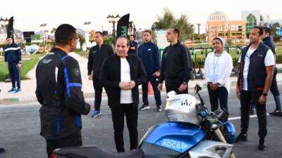 الرئيس السيسى يتفقد فعاليات المنطقة الخضراء ويلتقى أعضاء اللجنة المنظمة