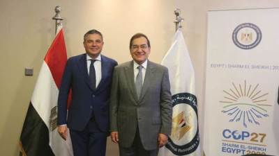 قمة المناخ.. الملا يعقد مباحثات مع الرئيس التنفيذي لشركة بيكرهيوز لبحث تطوير التعاون