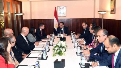 رئيس الوزراء يلتقي أعضاء مجلس إدارة شركة "كوكاكولا هيلينيك" 