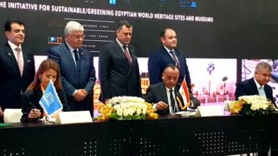 وزراء الصناعة والتعليم العالى والسياحة يشهدون توقيع اتفاق تعاون لتركيب نظم خلايا شمسية بمواقع سياحية ومتاحف آثرية