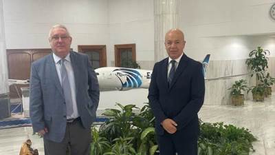 رئيس القابضة لمصر للطيران يبحث مع "الاكو" دور صناعة الطيران في تحقيق التنمية المستدامة