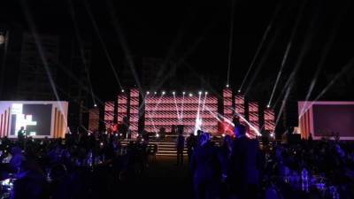 بالصور.. أحمد سعد ونيكول سابا يحيوا حفلاً غنائياً بالعاصمة الأدارية