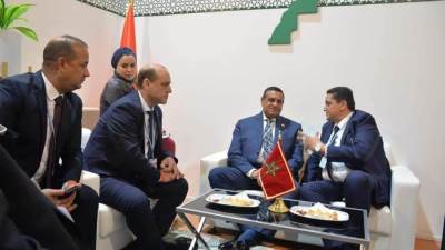 قمة المناخ.. وزير التنمية المحلية يزور جناح المغرب شرم الشيخ 