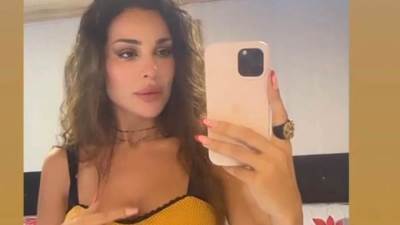 بفستان مجسم.. نادين نسيب نجيم تغازل جمهورها ومحبيها