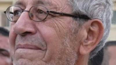 تشييع جثمان طبيب الغلابة بالإسكندرية صاحب مقولة: "معكش فلوس اكشف وامشى"