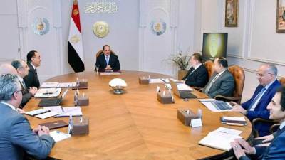 "السيسي" يتابع نشاط ومشروعات المنطقة الاقتصادية لقناة السويس 