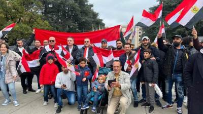 وقفة مصريى الخارج بالأمم المتحدة بجنيف لدعم الدولة واحتفالا بقمة المناخ.. بالصور