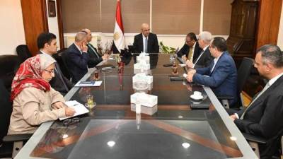 وزير الإسكان يتابع مشروع سد ومحطة "جوليوس نيريرى" الكهرومائية على نهر روفيجى بدولة تنزانيا