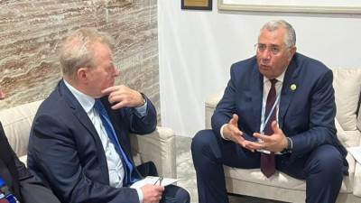 وزير الزراعة يبحث مع المفوض الزراعي الأوروبي تعزيز التعاون بين الجانبين