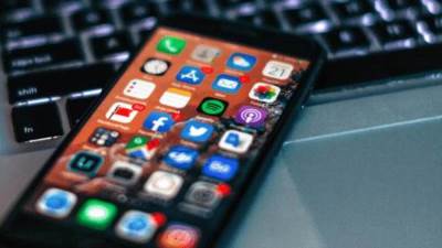 بعد فضيحة التجسس.. احذر من هذة التطبيقات على هاتفك 