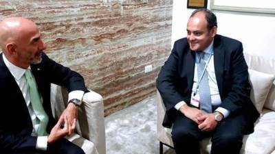 وزير الصناعة يبحث مع" تتراباك" خطة الشركة لزيادة استثماراتها في مصر 