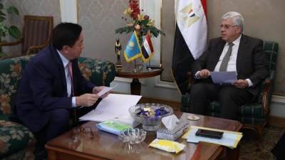 وزير التعليم العالي يبحث مع سفير كازاخستان آليات التعاون