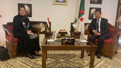 نيفين جامع تدعو الوزير الجزائري للمشاركة في معرض تراثنا القادم 