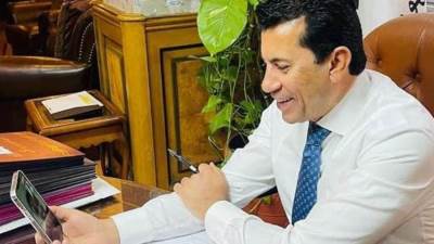 وزير الرياضة يتواصل مع "سيف عيسي" لتهنئته بالميدالية البرونزية ببطولة العالم للتايكوندو بالمكسيك